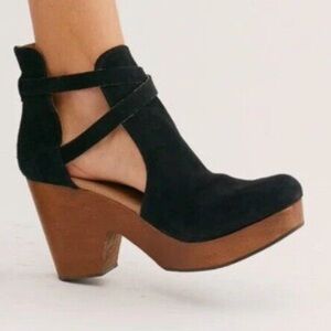 EUC Free People Cedar Clog Black Suede Platform Ankle Strap Bootie Sandal